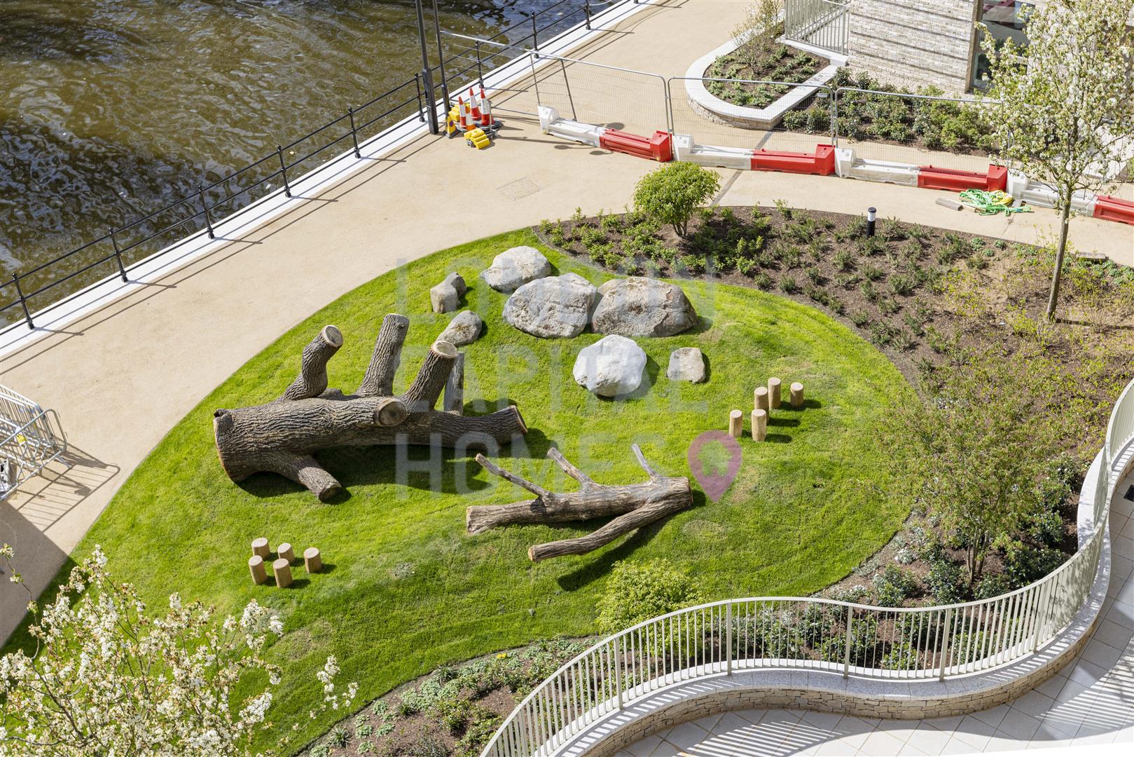 90 Beresford Avenue, London